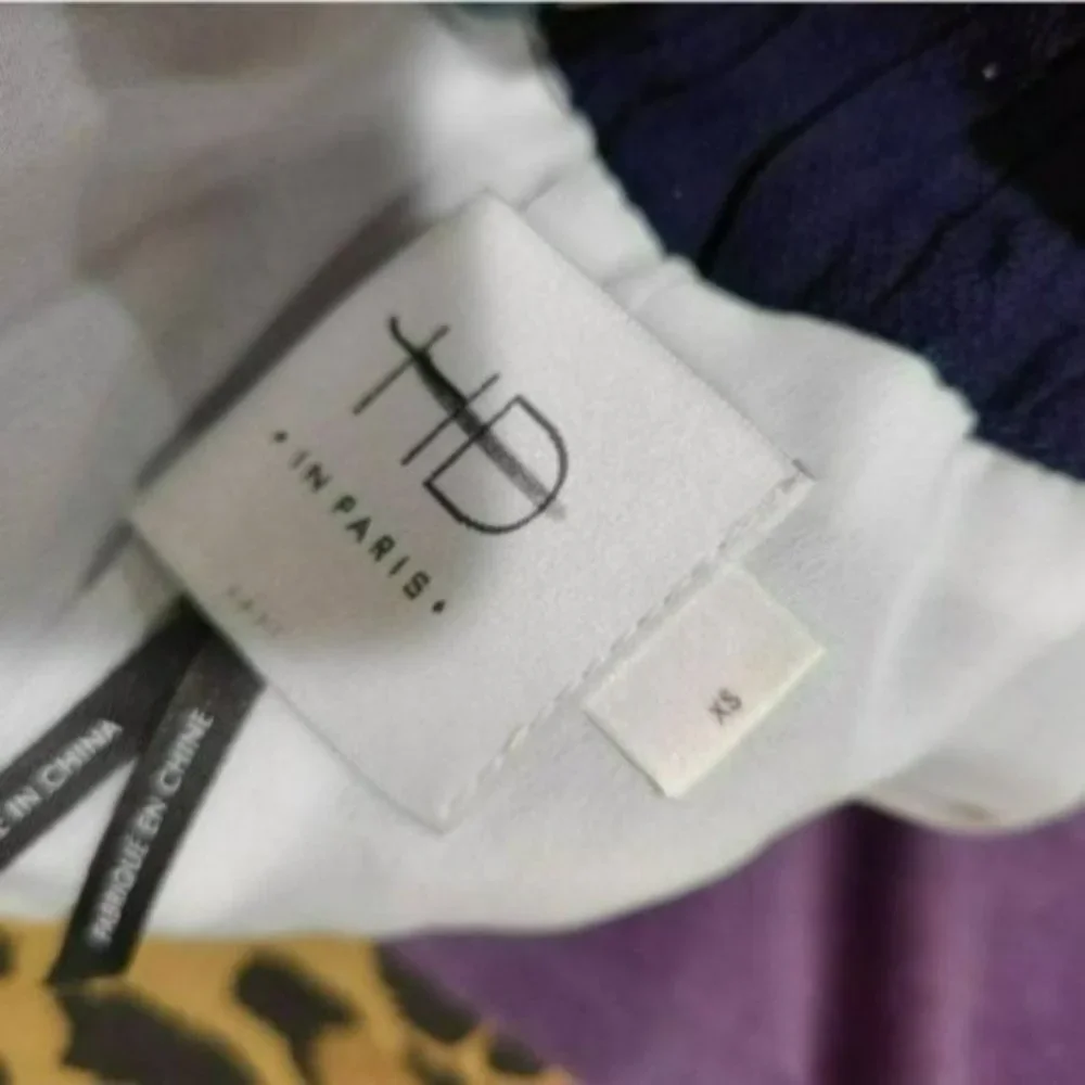 ♡3/$30♡ HD in Paris Blue Geometric Mini Skirt -XS - Picture 2 of 4